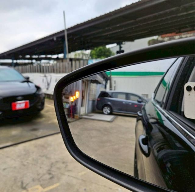 旗艦版 電動椅全景天窗 Level2輔助駕駛 環景系統 CarPlay 導航系統 免鑰匙摸門解鎖啟動 分區溫控 盲點偵測  第14張相片