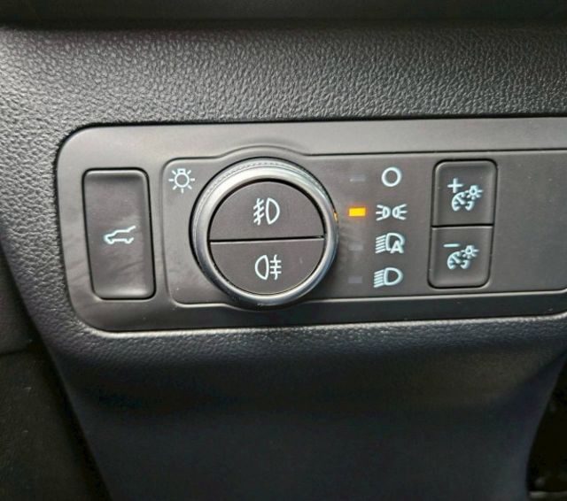 旗艦版 電動椅全景天窗 Level2輔助駕駛 環景系統 CarPlay 導航系統 免鑰匙摸門解鎖啟動 分區溫控 盲點偵測  第18張相片