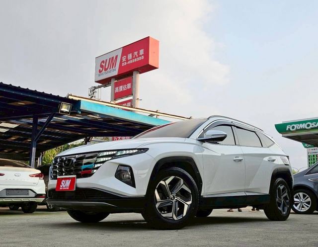 B版 全景天窗 貫穿尾燈 LED大燈日行燈 電動尾門 CARPLAY 跟車 盲點 車道置中 KEYLESS 電子後照鏡  第1張相片