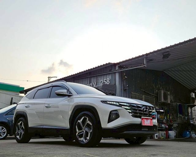 B版 全景天窗 貫穿尾燈 LED大燈日行燈 電動尾門 CARPLAY 跟車 盲點 車道置中 KEYLESS 電子後照鏡  第2張相片