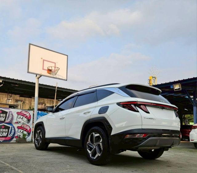 B版 全景天窗 貫穿尾燈 LED大燈日行燈 電動尾門 CARPLAY 跟車 盲點 車道置中 KEYLESS 電子後照鏡  第9張相片