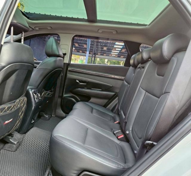 B版 全景天窗 貫穿尾燈 LED大燈日行燈 電動尾門 CARPLAY 跟車 盲點 車道置中 KEYLESS 電子後照鏡  第14張相片