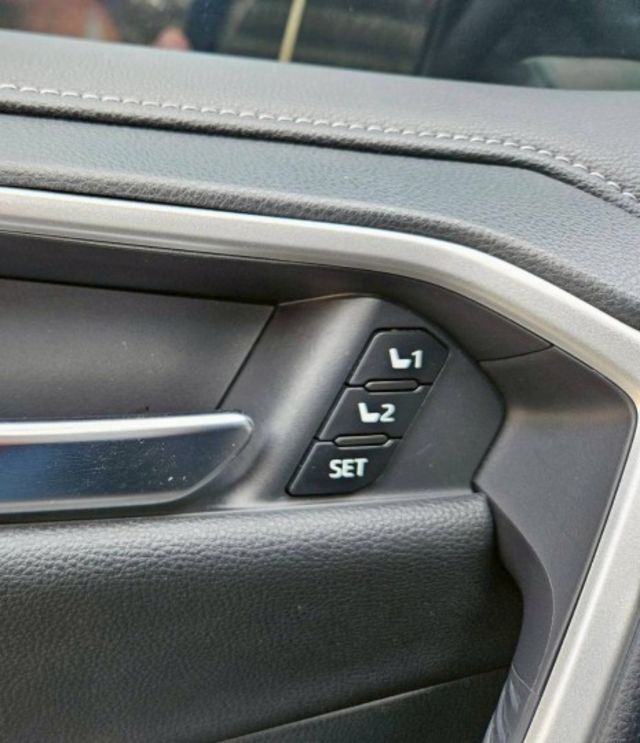 旗艦款  360環景 電子後視鏡 車頂架 雙前座電動座椅 電動尾門 TTS2.0 LED大燈 日行燈 KEYLESS  第14張相片