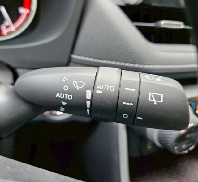 旗艦款  360環景 電子後視鏡 車頂架 雙前座電動座椅 電動尾門 TTS2.0 LED大燈 日行燈 KEYLESS  第20張相片