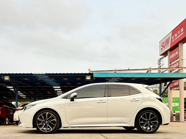 旗艦版 白黑雙色 HUD抬顯 換檔撥片 分區溫控 ACC跟車 盲點偵測 AEB緊急煞停 LED頭燈 中控螢幕 雙前電熱椅  第3張相片