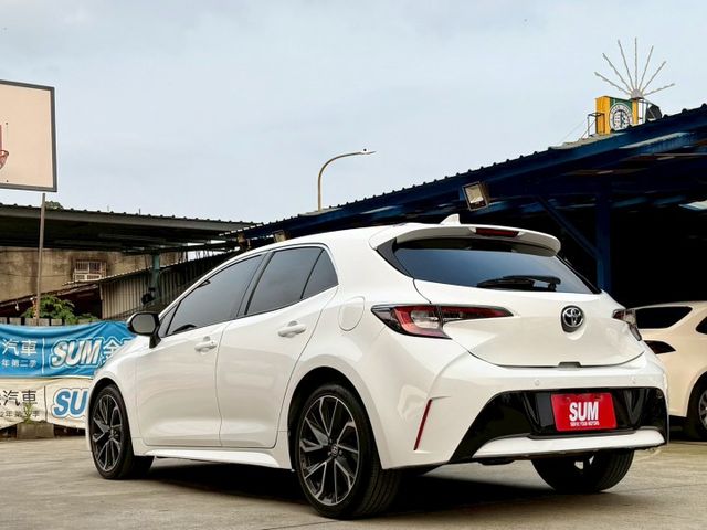 旗艦版 白黑雙色 HUD抬顯 換檔撥片 分區溫控 ACC跟車 盲點偵測 AEB緊急煞停 LED頭燈 中控螢幕 雙前電熱椅  第5張相片