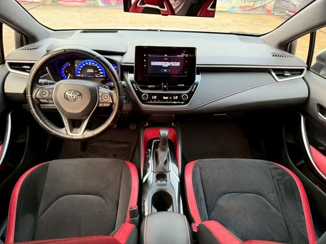 旗艦版 白黑雙色 HUD抬顯 換檔撥片 分區溫控 ACC跟車 盲點偵測 AEB緊急煞停 LED頭燈 中控螢幕 雙前電熱椅  第8張相片