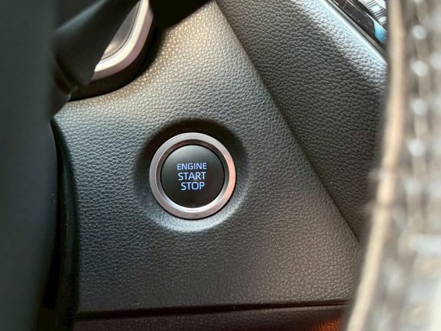 旗艦版 白黑雙色 HUD抬顯 換檔撥片 分區溫控 ACC跟車 盲點偵測 AEB緊急煞停 LED頭燈 中控螢幕 雙前電熱椅  第11張相片