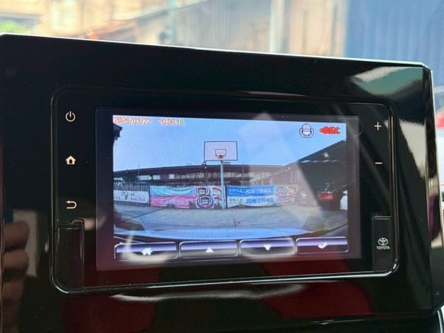 旗艦版 白黑雙色 HUD抬顯 換檔撥片 分區溫控 ACC跟車 盲點偵測 AEB緊急煞停 LED頭燈 中控螢幕 雙前電熱椅  第13張相片