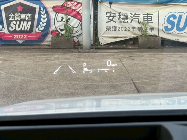 旗艦版 白黑雙色 HUD抬顯 換檔撥片 分區溫控 ACC跟車 盲點偵測 AEB緊急煞停 LED頭燈 中控螢幕 雙前電熱椅  第14張相片