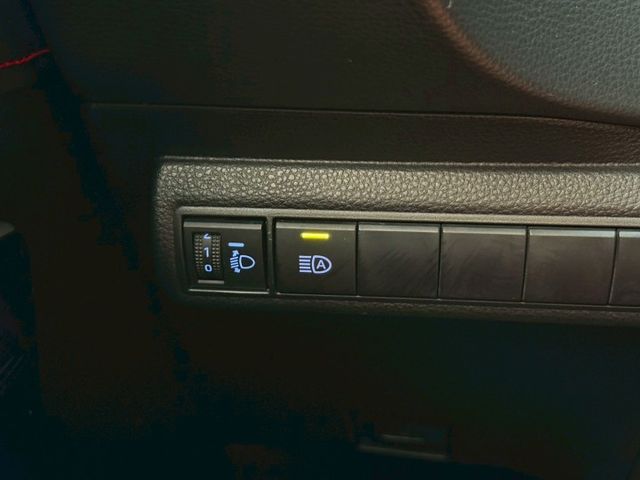 旗艦版 白黑雙色 HUD抬顯 換檔撥片 分區溫控 ACC跟車 盲點偵測 AEB緊急煞停 LED頭燈 中控螢幕 雙前電熱椅  第18張相片