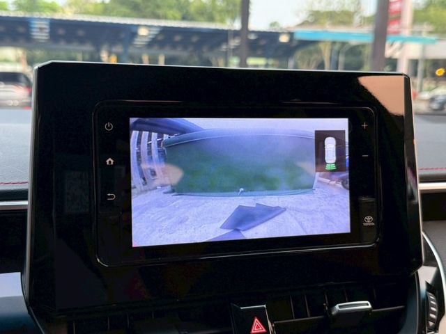 旗艦版 白黑雙色 HUD抬顯 換檔撥片 分區溫控 ACC跟車 盲點偵測 AEB緊急煞停 LED頭燈 中控螢幕 雙前電熱椅  第19張相片