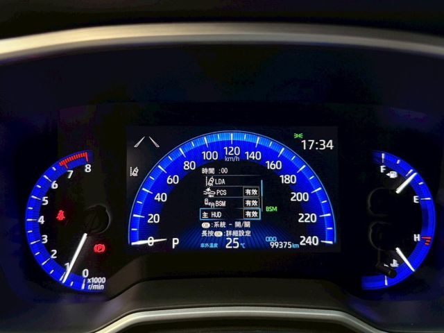 旗艦版 白黑雙色 HUD抬顯 換檔撥片 分區溫控 ACC跟車 盲點偵測 AEB緊急煞停 LED頭燈 中控螢幕 雙前電熱椅  第20張相片