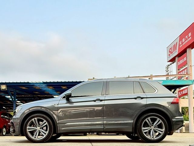 20年式 380TSI R-Line 原廠保養紀錄 智慧四驅 HUD 電動尾門 ACC 盲點 環景 三區溫控 車道置中  第3張相片