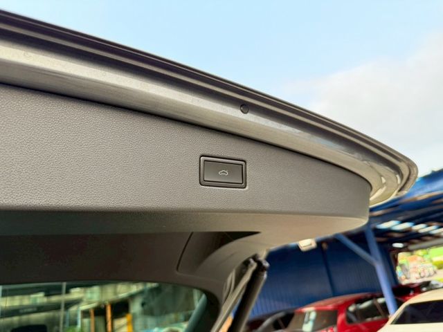 20年式 380TSI R-Line 原廠保養紀錄 智慧四驅 HUD 電動尾門 ACC 盲點 環景 三區溫控 車道置中  第9張相片