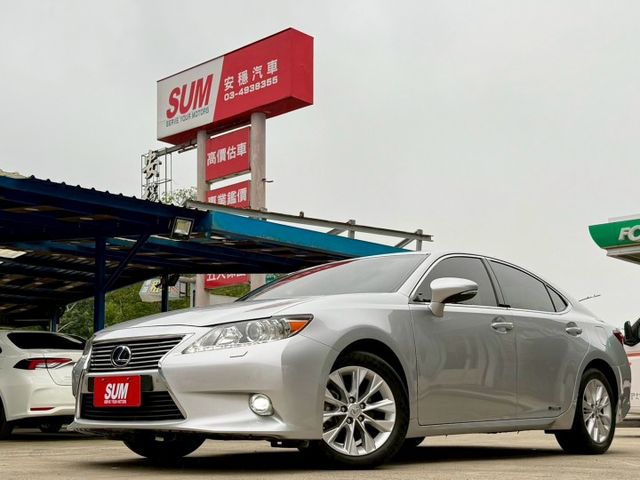 300h豪華版 低里程僅跑9萬多公里 雙前座電動椅 免鑰匙摸門解鎖啟動 定速 分區溫控 天窗 藍芽連線 LED頭燈  第1張相片