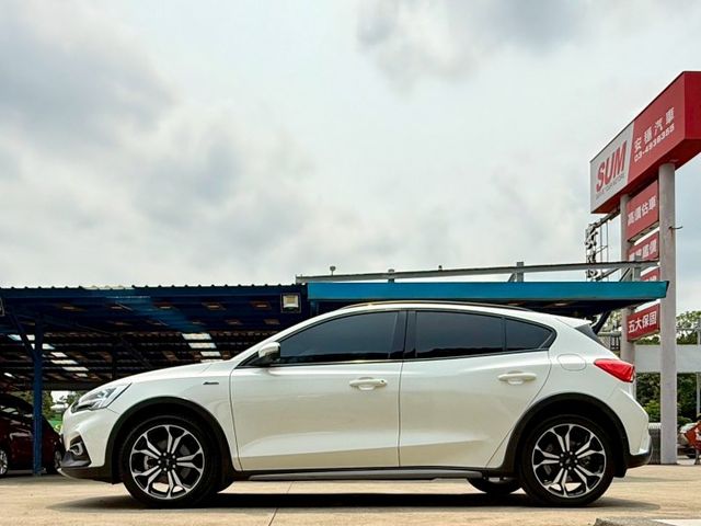 任性版 原廠保養紀錄 HUD抬顯 電動座椅 LEVEL2輔助駕駛 盲點偵測 CarPlay B&O音響 升級環景系統  第3張相片