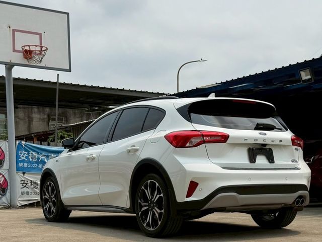 任性版 原廠保養紀錄 HUD抬顯 電動座椅 LEVEL2輔助駕駛 盲點偵測 CarPlay B&O音響 升級環景系統  第4張相片