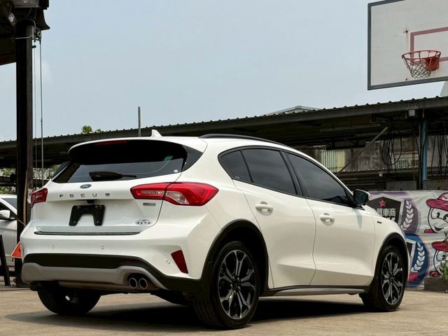 任性版 原廠保養紀錄 HUD抬顯 電動座椅 LEVEL2輔助駕駛 盲點偵測 CarPlay B&O音響 升級環景系統  第5張相片