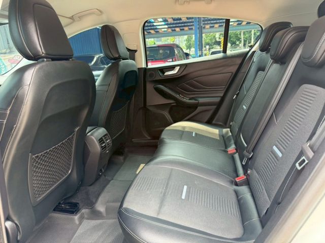 任性版 原廠保養紀錄 HUD抬顯 電動座椅 LEVEL2輔助駕駛 盲點偵測 CarPlay B&O音響 升級環景系統  第7張相片