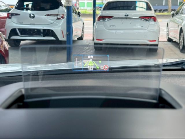 任性版 原廠保養紀錄 HUD抬顯 電動座椅 LEVEL2輔助駕駛 盲點偵測 CarPlay B&O音響 升級環景系統  第19張相片