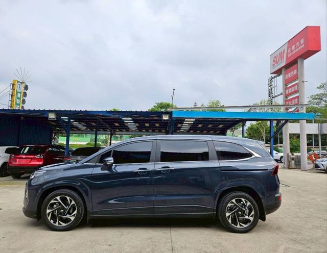 GLT-B款 原廠保養紀錄 七人座 第二排VIP皇家座椅 全景天窗 電動尾門 ACC跟車 盲點偵測 環景 CarPlay  第3張相片