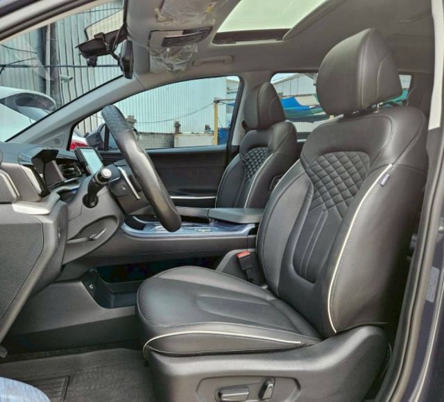 GLT-B款 原廠保養紀錄 七人座 第二排VIP皇家座椅 全景天窗 電動尾門 ACC跟車 盲點偵測 環景 CarPlay  第6張相片