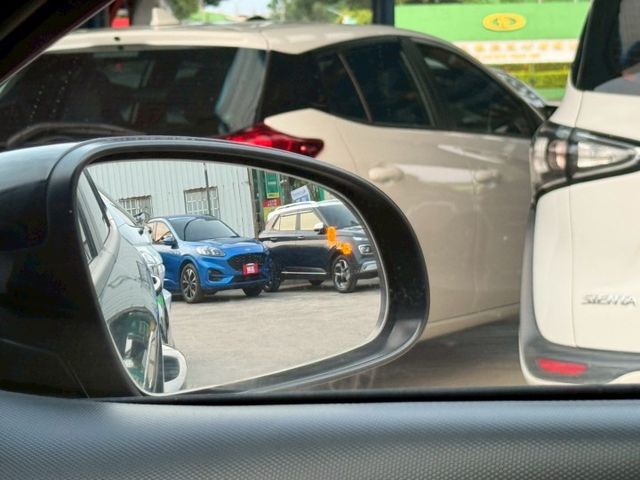 1.6t 4WD極致型 原廠保養紀錄 車頂置放架 盲點 抬頭顯示器 九成新米其林輪胎 無線CarPlay 車道維持輔助  第11張相片