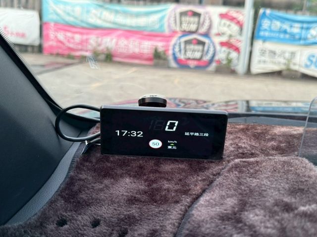 1.6t 4WD極致型 原廠保養紀錄 車頂置放架 盲點 抬頭顯示器 九成新米其林輪胎 無線CarPlay 車道維持輔助  第19張相片