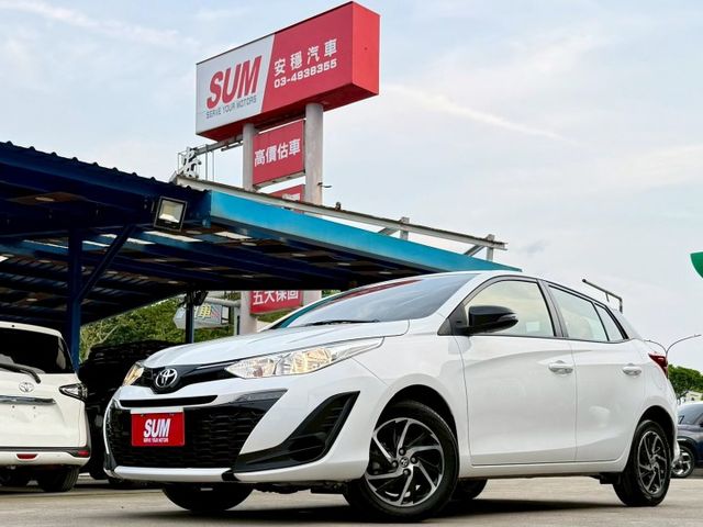 YARIS大鴨 原廠保固中 定速巡航 電動收折 中控螢幕 藍芽連線 自動光感感應頭燈 駐車雷達 頭燈水平調整  第1張相片