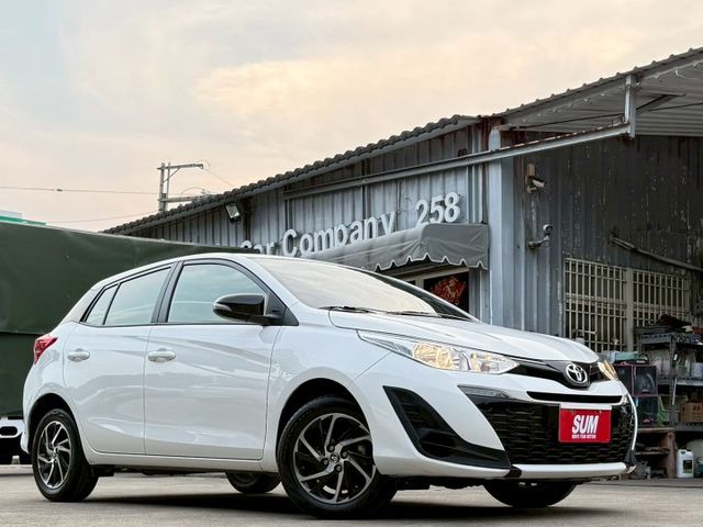 YARIS大鴨 原廠保固中 定速巡航 電動收折 中控螢幕 藍芽連線 自動光感感應頭燈 駐車雷達 頭燈水平調整  第2張相片