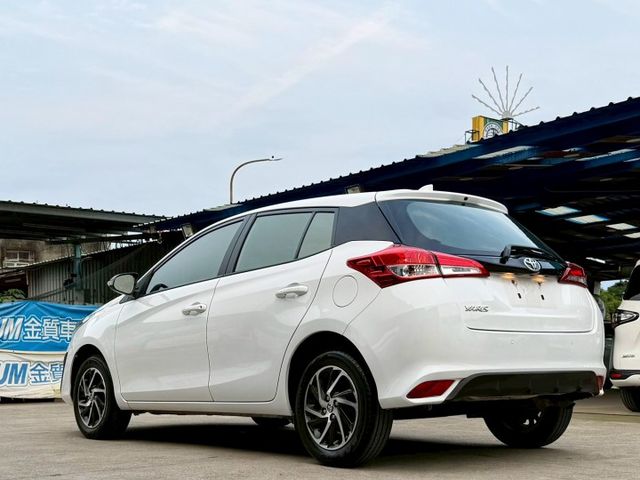 YARIS大鴨 原廠保固中 定速巡航 電動收折 中控螢幕 藍芽連線 自動光感感應頭燈 駐車雷達 頭燈水平調整  第3張相片