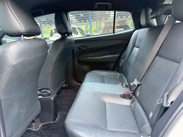 YARIS大鴨 原廠保固中 定速巡航 電動收折 中控螢幕 藍芽連線 自動光感感應頭燈 駐車雷達 頭燈水平調整  第7張相片