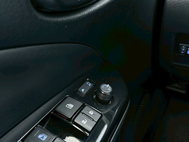 YARIS大鴨 原廠保固中 定速巡航 電動收折 中控螢幕 藍芽連線 自動光感感應頭燈 駐車雷達 頭燈水平調整  第9張相片