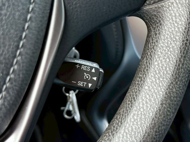 YARIS大鴨 原廠保固中 定速巡航 電動收折 中控螢幕 藍芽連線 自動光感感應頭燈 駐車雷達 頭燈水平調整  第10張相片