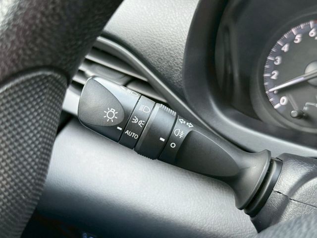 YARIS大鴨 原廠保固中 定速巡航 電動收折 中控螢幕 藍芽連線 自動光感感應頭燈 駐車雷達 頭燈水平調整  第11張相片