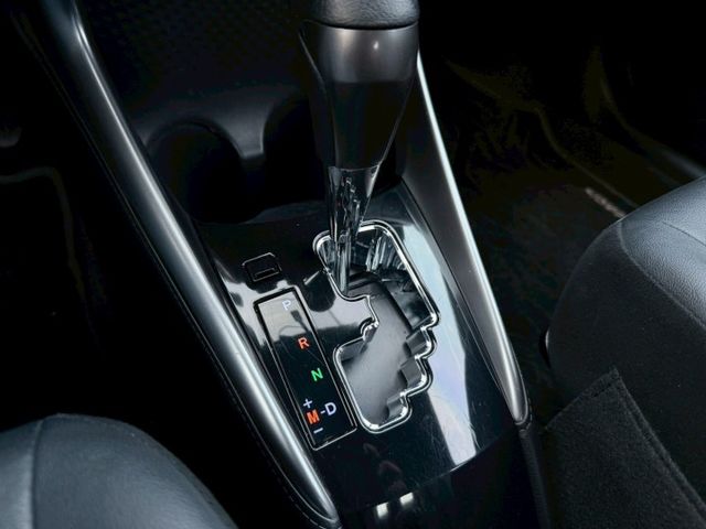 YARIS大鴨 原廠保固中 定速巡航 電動收折 中控螢幕 藍芽連線 自動光感感應頭燈 駐車雷達 頭燈水平調整  第14張相片