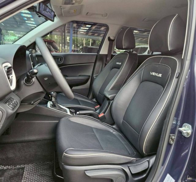 GLB款 藍白雙色 原廠保養紀錄 升級環景系統 盲點偵測 恆溫空調 定速巡航 免鑰匙摸門解鎖 CarPlay 電子後視鏡  第7張相片