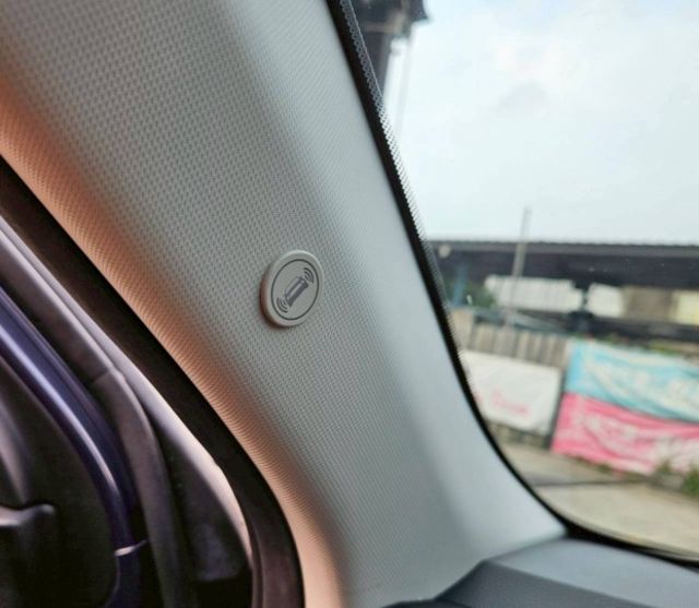 GLB款 藍白雙色 原廠保養紀錄 升級環景系統 盲點偵測 恆溫空調 定速巡航 免鑰匙摸門解鎖 CarPlay 電子後視鏡  第11張相片