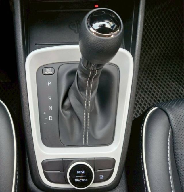 GLB款 藍白雙色 原廠保養紀錄 升級環景系統 盲點偵測 恆溫空調 定速巡航 免鑰匙摸門解鎖 CarPlay 電子後視鏡  第12張相片