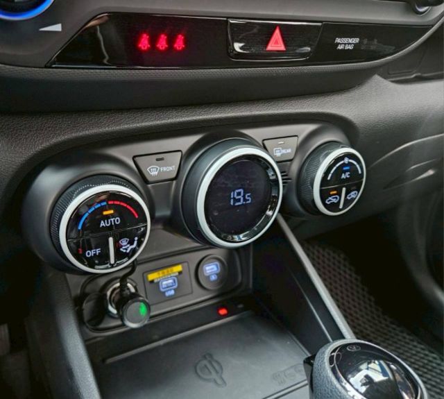 GLB款 藍白雙色 原廠保養紀錄 升級環景系統 盲點偵測 恆溫空調 定速巡航 免鑰匙摸門解鎖 CarPlay 電子後視鏡  第14張相片