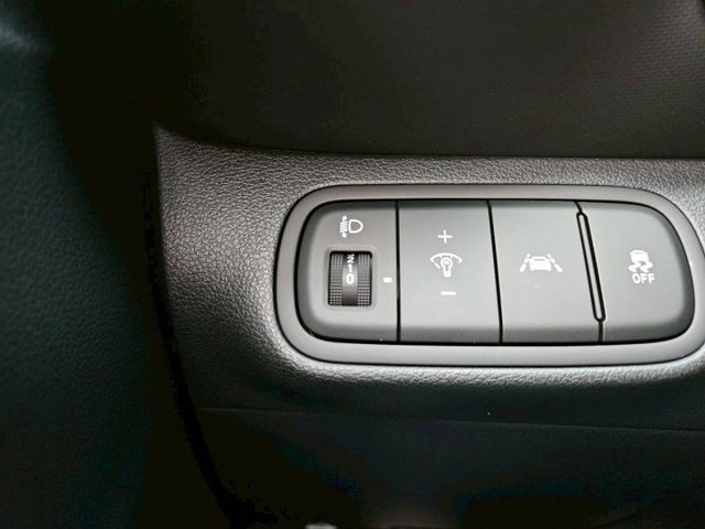 GLB款 藍白雙色 原廠保養紀錄 升級環景系統 盲點偵測 恆溫空調 定速巡航 免鑰匙摸門解鎖 CarPlay 電子後視鏡  第16張相片