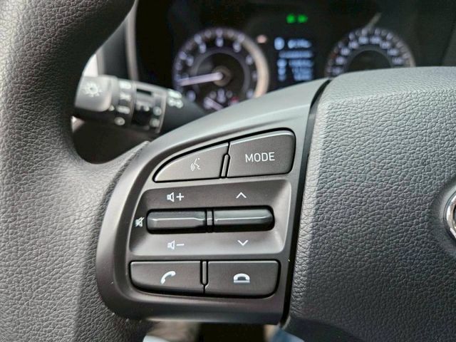 GLB款 藍白雙色 原廠保養紀錄 升級環景系統 盲點偵測 恆溫空調 定速巡航 免鑰匙摸門解鎖 CarPlay 電子後視鏡  第18張相片