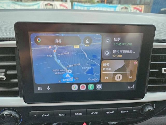 GLB款 藍白雙色 原廠保養紀錄 升級環景系統 盲點偵測 恆溫空調 定速巡航 免鑰匙摸門解鎖 CarPlay 電子後視鏡  第19張相片