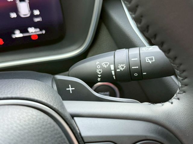 僅跑5千公里 原廠保固中 小改款 12.3吋數位儀錶 TSS3.0輔助駕駛 9吋觸控影音 環景系統 無線CarPlay  第17張相片