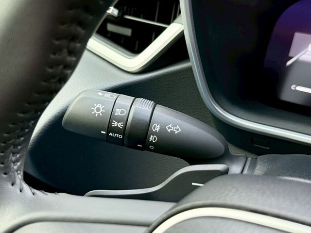 僅跑5千公里 原廠保固中 小改款 12.3吋數位儀錶 TSS3.0輔助駕駛 9吋觸控影音 環景系統 無線CarPlay  第18張相片