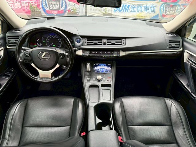 菁英版 平均油耗可達23.3km/ltr 大電池已更換 F-SPORT套件 記憶電動椅 定速巡航 倒車顯影 分區溫控  第8張相片