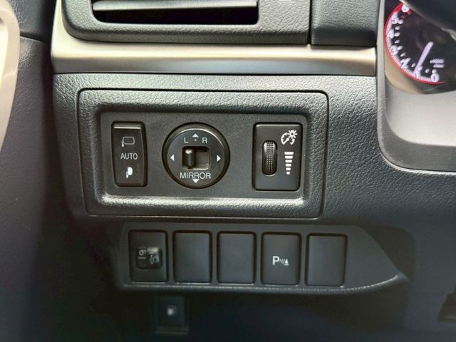 菁英版 平均油耗可達23.3km/ltr 大電池已更換 F-SPORT套件 記憶電動椅 定速巡航 倒車顯影 分區溫控  第9張相片