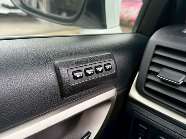 菁英版 平均油耗可達23.3km/ltr 大電池已更換 F-SPORT套件 記憶電動椅 定速巡航 倒車顯影 分區溫控  第10張相片