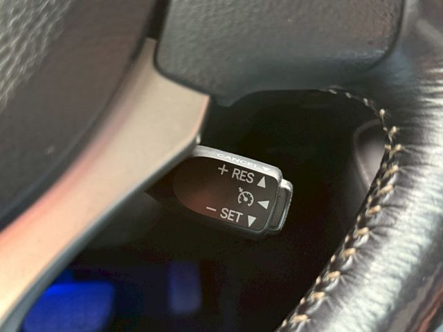 菁英版 平均油耗可達23.3km/ltr 大電池已更換 F-SPORT套件 記憶電動椅 定速巡航 倒車顯影 分區溫控  第12張相片